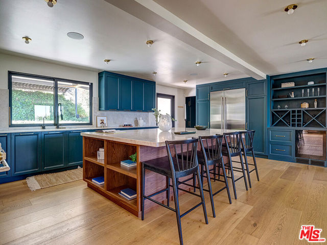 8674 Edwin Drive, Los Angeles CA: https://media.crmls.org/mediaz/193f5556-2510-488a-b348-179680ebd89b.jpg