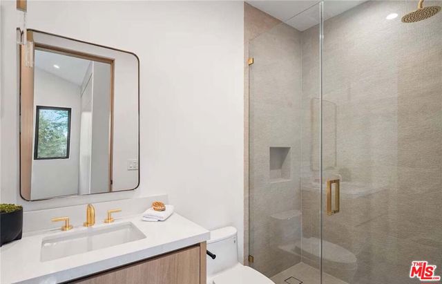 4453 Gentry Avenue, Valley Village CA: https://media.crmls.org/mediaz/193f7501-a582-4103-b566-8bdb636b2ef3.jpg