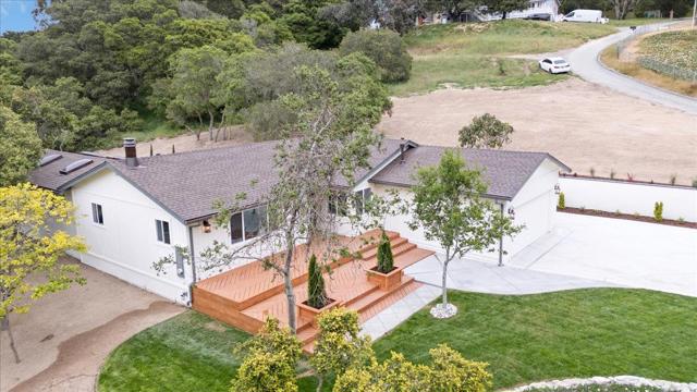 7183 Tustin Road, Salinas CA: https://media.crmls.org/mediaz/1940319d-c00d-4848-8199-4e908bd285d1.jpg