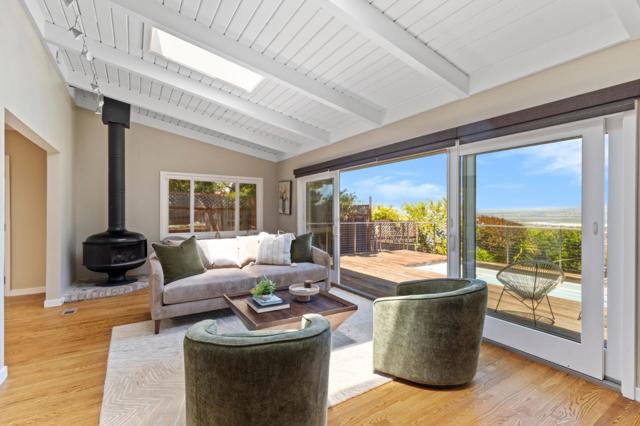 777 Bayview Way, Redwood City CA: https://media.crmls.org/mediaz/19408130-45c3-497e-a7d7-5acfe107d27a.jpg