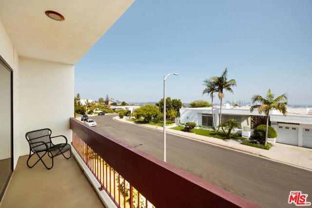 2341 N Hobart Boulevard, Los Angeles CA: https://media.crmls.org/mediaz/1940d648-0ded-4fde-bfb6-987350d1a82e.jpg