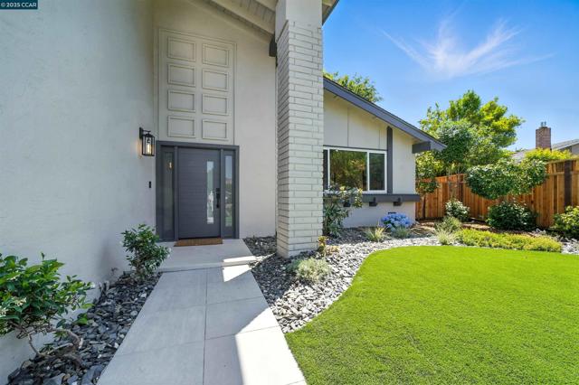 31 Junewood Ct, Danville CA: https://media.crmls.org/mediaz/19413029-6bae-46b5-b56f-302202913349.jpg
