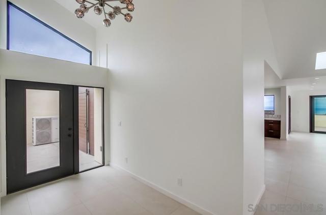 14066 Crest Way, Del Mar CA: https://media.crmls.org/mediaz/1941696e-b179-43cc-bb65-50ca6f9d76d2.jpg