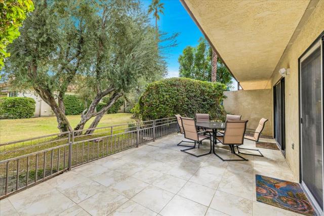 204 Lakecrest Lane, Palm Desert CA: https://media.crmls.org/mediaz/1941cede-cabb-4072-9850-989f413e7fd5.jpg
