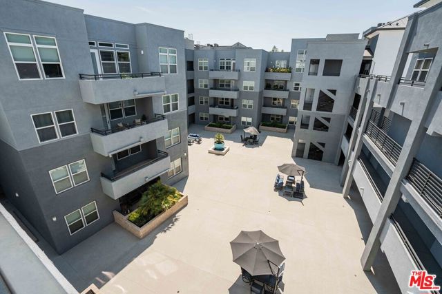7100 Playa Vista Drive, Playa Vista CA: https://media.crmls.org/mediaz/1941f2d1-686c-4e0c-ad4f-09486c8d3b33.jpg