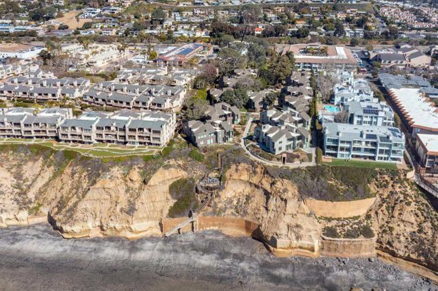 675 S Sierra Ave, Solana Beach CA: https://media.crmls.org/mediaz/1942449a-300c-4deb-9548-2313a48958b5.jpg