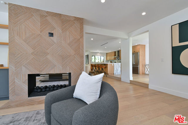 3221 Elvido Drive, Los Angeles CA: https://media.crmls.org/mediaz/19426023-4ff8-46cd-be4f-7be4779734e0.jpg