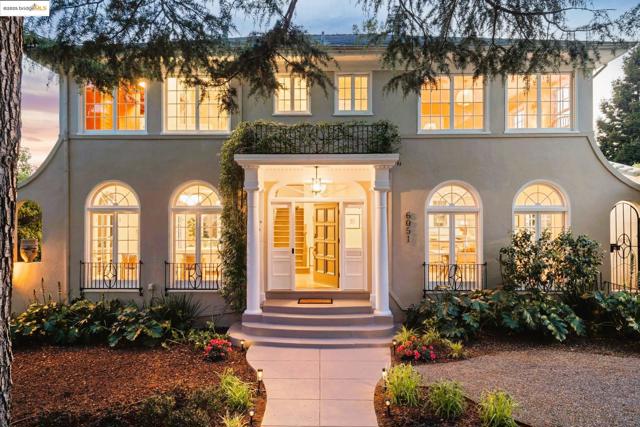 6051 MARGARIDO Dr, Oakland CA: https://media.crmls.org/mediaz/1942fcf1-3eea-46c2-9cb9-fdee01351833.jpg