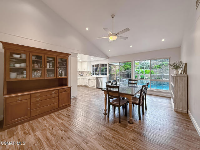 751 Muirfield Avenue, Simi Valley CA: https://media.crmls.org/mediaz/19435697-71a4-4b76-9139-1005cea6ca13.jpg