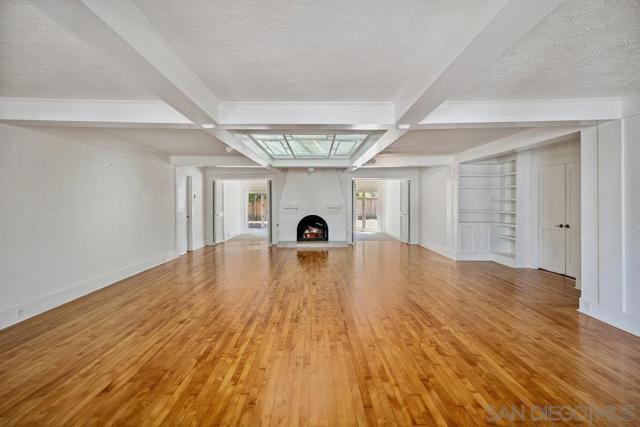 1312 3Rd St, Coronado CA: https://media.crmls.org/mediaz/1943e086-0ea8-4521-99ca-0e1d75fc87c6.jpg