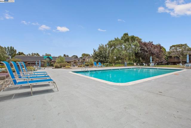 3032 CERRO VISTA, Alameda CA: https://media.crmls.org/mediaz/19440fb6-4c07-44f3-bb77-38682c77737f.jpg
