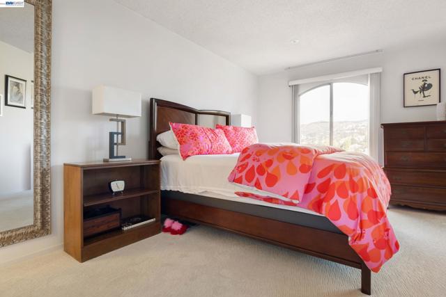 5405 Carlton St, Oakland CA: https://media.crmls.org/mediaz/19449ccd-1afe-460c-896e-d2ce24fb568e.jpg