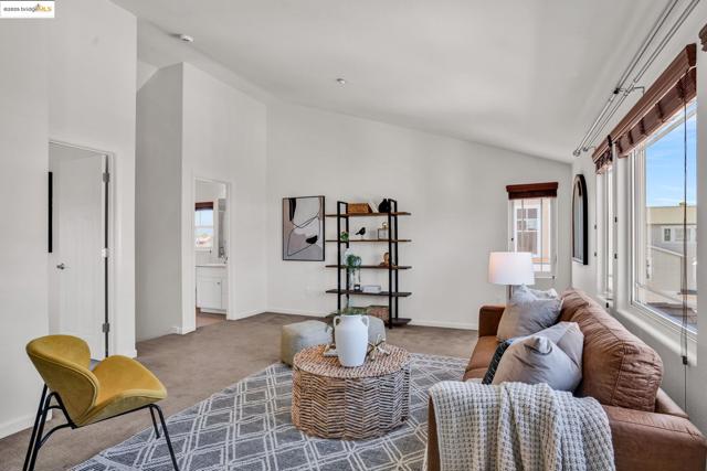 1623 Fortmann Way, Alameda CA: https://media.crmls.org/mediaz/1944a050-4a61-4a82-b54c-63e033e5737a.jpg