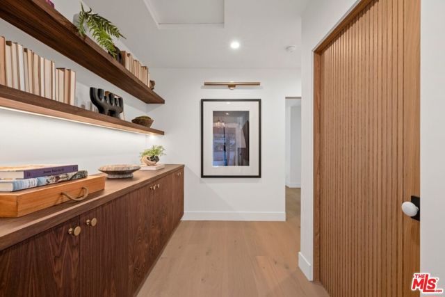 2716 Laurel Pass / Bypass, Los Angeles CA: https://media.crmls.org/mediaz/1944a289-5de7-4d64-94dc-3cbc424ea659.jpg