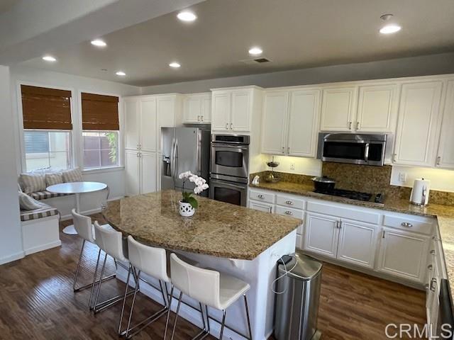 Detail Gallery Image 6 of 22 For 2207 Corte Anacapa, Chula Vista,  CA 91914 - 5 Beds | 4 Baths