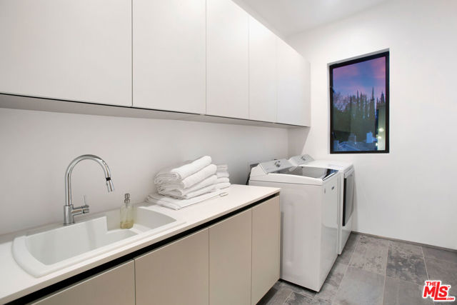 4527 Simpson Avenue, Studio City CA: https://media.crmls.org/mediaz/194512a6-da8e-47e9-b8bb-a96b12cc4ddc.jpg