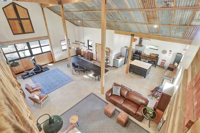 5135 Andrade Rd, Sunol CA: https://media.crmls.org/mediaz/194525c5-7454-4bb7-8bbb-6fb72fa292cf.jpg