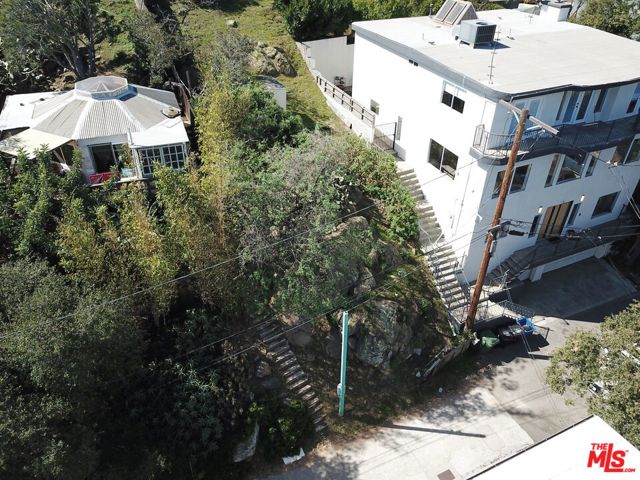 2925 N Park Center Drive, Los Angeles CA: https://media.crmls.org/mediaz/1945dc3c-b657-4a39-bdea-753eb80aaaa2.jpg