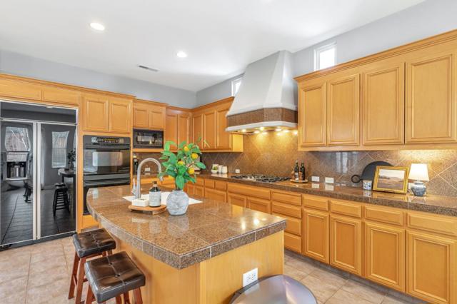 2645 Muirfield Way, Gilroy CA: https://media.crmls.org/mediaz/1945e9c7-ce81-41cd-b5ce-7cd68d4f7eb3.jpg