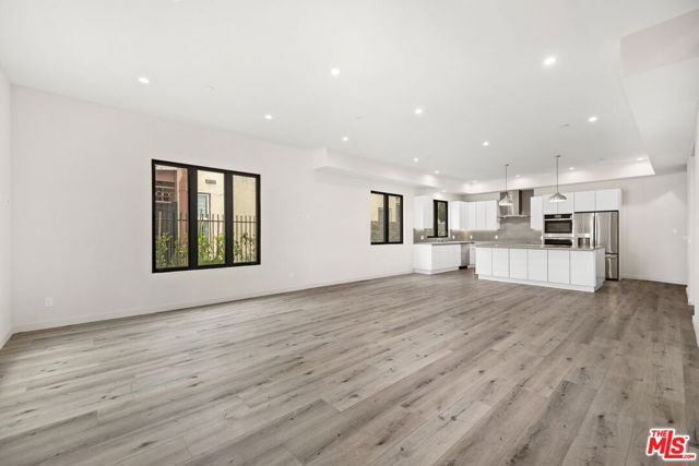 816 N Orange Drive, Los Angeles CA: https://media.crmls.org/mediaz/19460182-299b-4c3c-b92e-0950f7c4d5ed.jpg