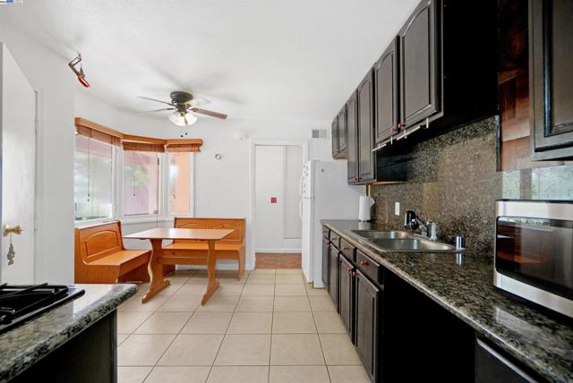 26361 Huntwood Aave, Hayward CA: https://media.crmls.org/mediaz/19463777-1b2b-48ef-8943-0c28ad1f7219.jpg