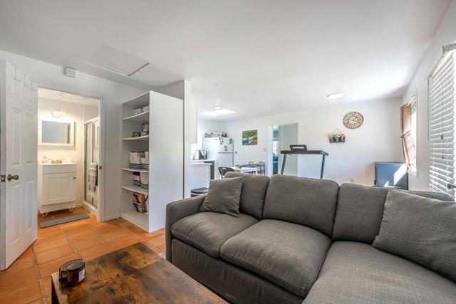 1761 Winterwarm Dr, Fallbrook CA: https://media.crmls.org/mediaz/1946709b-6a7f-4e21-b3fa-c3675569762a.jpg