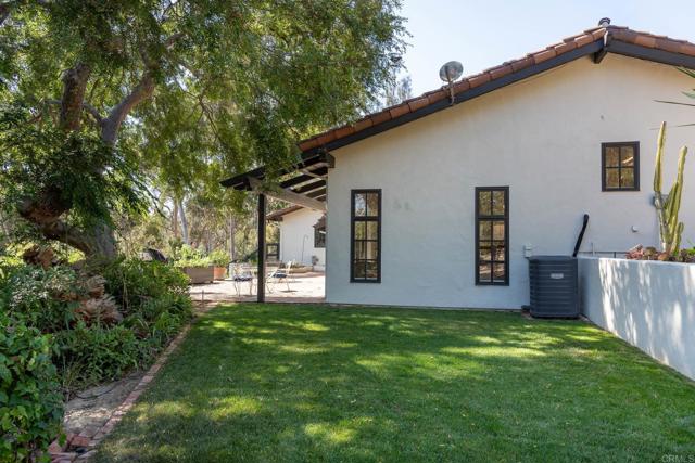 15807 Puerta Del Sol, Rancho Santa Fe CA: https://media.crmls.org/mediaz/19468e3e-ff9e-488f-8d5c-fda92125e9e6.jpg