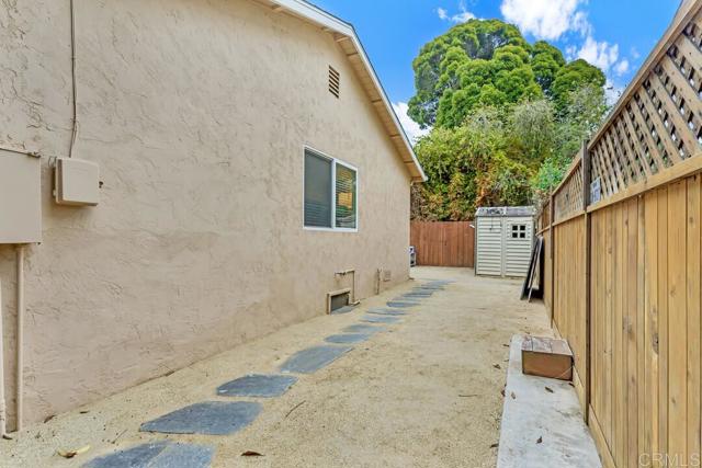 4725 Saratoga Avenue, San Diego CA: https://media.crmls.org/mediaz/194803aa-74a0-4b1b-898b-e90d7d05c2c0.jpg