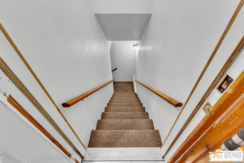 https://media.crmls.org/mediaz/19484634-8bc2-4f3d-883d-37bd42153a0e.jpg?preset=X-Large
