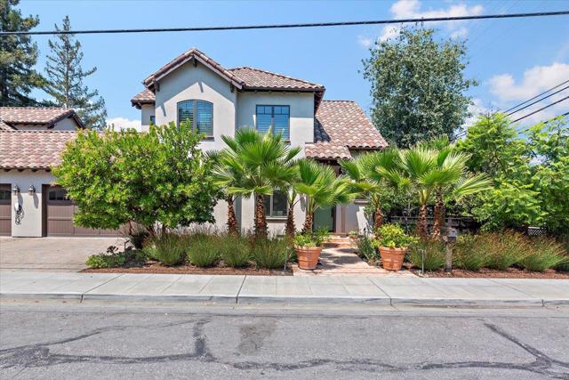 900 Roble Avenue, Menlo Park CA: https://media.crmls.org/mediaz/19484f3f-8b52-448f-9ae8-93e716263838.jpg