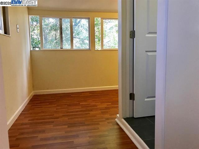 1707 Lincoln Ave, Alameda CA: https://media.crmls.org/mediaz/1949380d-93a6-4d1f-a6aa-2eb18063d82c.jpg