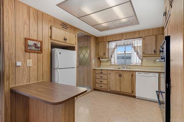 Detail Gallery Image 5 of 48 For 1506 Oak Dr #4,  Vista,  CA 92084 - 2 Beds | 2 Baths