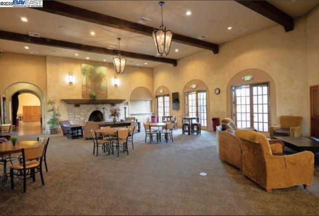 5090 Archcrest Way, Sacramento CA: https://media.crmls.org/mediaz/194a26e8-055e-41d2-9a9d-fddb791dc25f.jpg