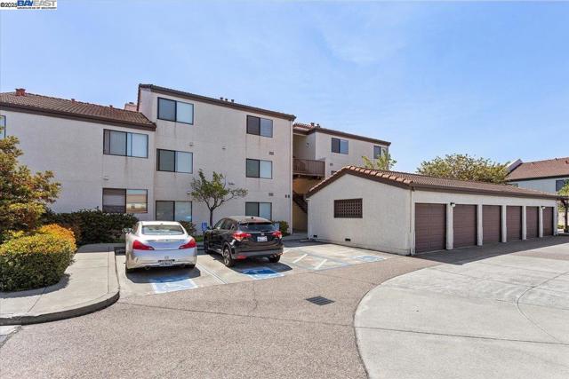 21103 Gary Dr, Hayward CA: https://media.crmls.org/mediaz/194b5134-0970-4eee-9043-91753da35aef.jpg