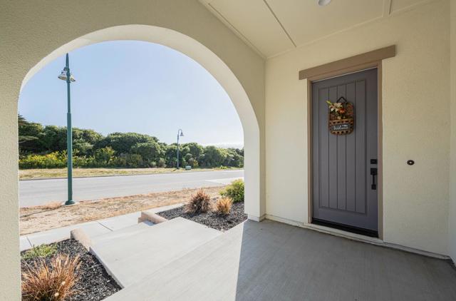 477 Marina Heights Drive, Marina CA: https://media.crmls.org/mediaz/194ba364-8949-41a5-9641-7d41f7ee0759.jpg