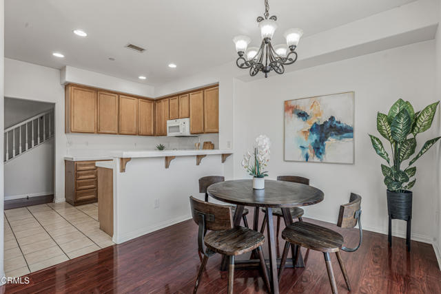 Detail Gallery Image 12 of 50 For 2916 Esperanza Way #F,  Simi Valley,  CA 93063 - 4 Beds | 3 Baths