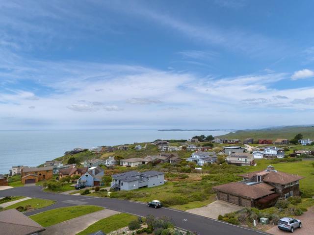 10 Maui Lane, Dillon Beach CA: https://media.crmls.org/mediaz/194cc002-5590-4b5c-9c89-5e275c4ab15b.jpg