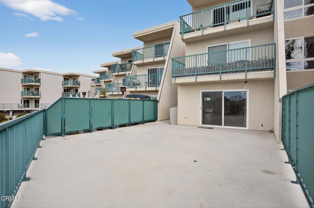 2901 Peninsula Road, Oxnard CA: https://media.crmls.org/mediaz/194d7e92-162b-4b66-af4d-73827ffe163e.jpg