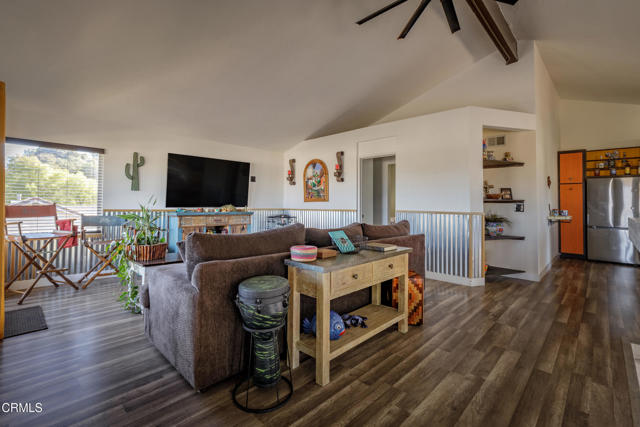 Detail Gallery Image 4 of 59 For 122 Beech Rd, Newbury Park,  CA 91320 - 3 Beds | 2 Baths