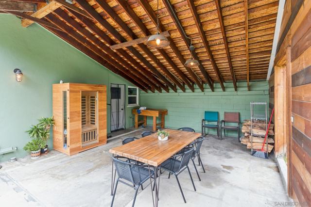 701 Catalina Ave, Santa Ana CA: https://media.crmls.org/mediaz/194db87b-5c7a-4673-863a-2e580f39e1e7.jpg
