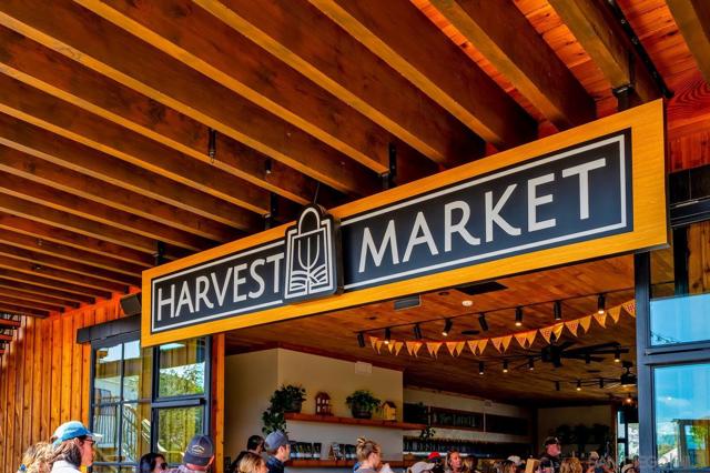 1216 Molara Ln, Encinitas CA: https://media.crmls.org/mediaz/194e0939-319e-4dff-ba40-fcdd99fb12d0.jpg