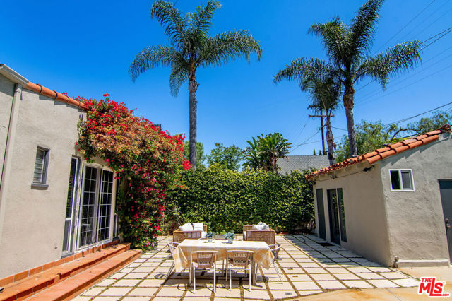 110 S Fuller Avenue, Los Angeles CA: https://media.crmls.org/mediaz/194e8d90-30b3-4452-aa3f-9bda235b7d73.jpg