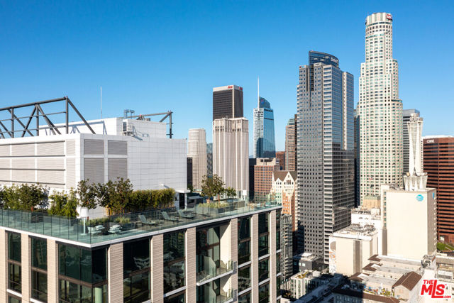 400 S Broadway, Los Angeles CA: https://media.crmls.org/mediaz/194ec9a7-3366-42d4-9645-6f9553f55126.jpg