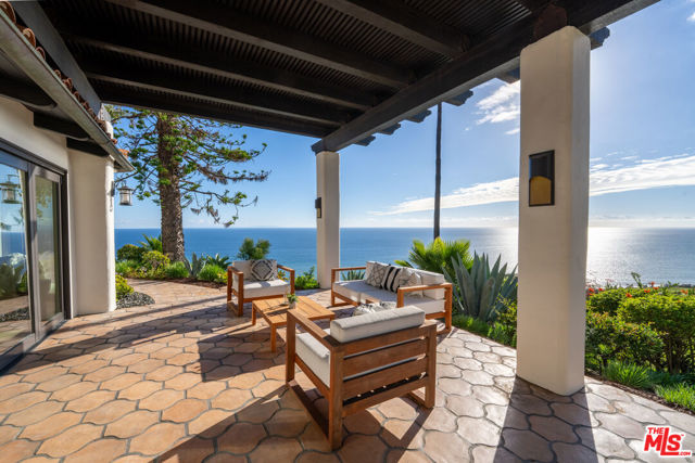 21607 Rambla Vista, Malibu CA: https://media.crmls.org/mediaz/194f16ae-573f-4686-b569-0cd7726d7b4e.jpg