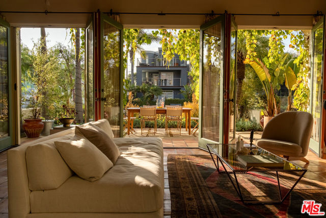 416 Carroll Canal, Venice CA: https://media.crmls.org/mediaz/194f2966-7207-423c-86b3-f810e9cc94ef.jpg