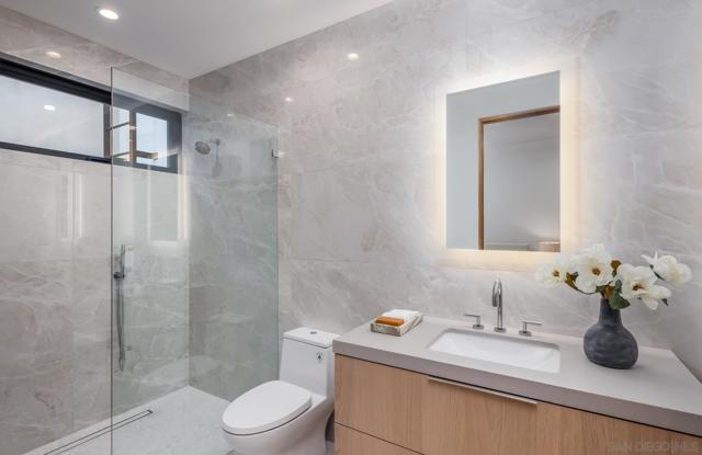 722 Amphitheatre Dr, Del Mar CA: https://media.crmls.org/mediaz/194f42a6-f2f2-429f-ae40-b2c3d5d18c2c.jpg