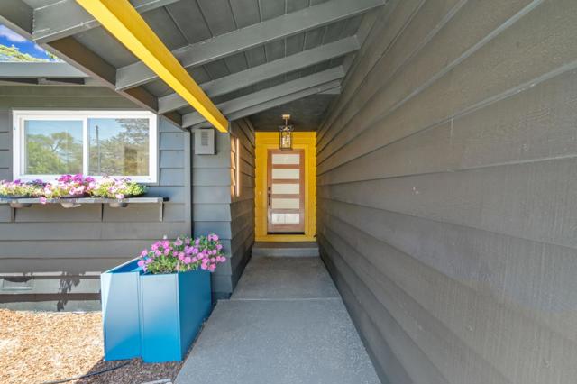 2049 Santa Cruz Avenue, Menlo Park CA: https://media.crmls.org/mediaz/194f9112-0200-4cb2-9096-bddb6cd3c5bf.jpg