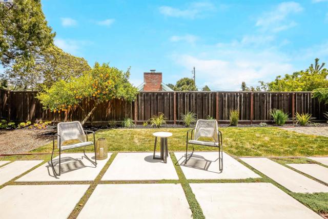 5893 Highwood Rd, Castro Valley CA: https://media.crmls.org/mediaz/19506435-62a5-4dd2-807b-686f4d838717.jpg