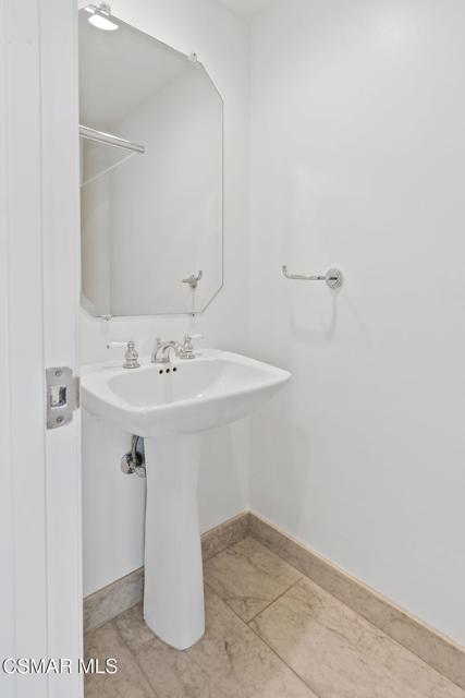 1984 Nettlebrook Street, Westlake Village CA: https://media.crmls.org/mediaz/1950cfa0-13ca-4f01-ae13-dab5dde6066a.jpg
