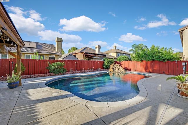 1419 Nubian St, Patterson CA: https://media.crmls.org/mediaz/1950e7dd-95bb-4db8-b612-a68a906d030a.jpg